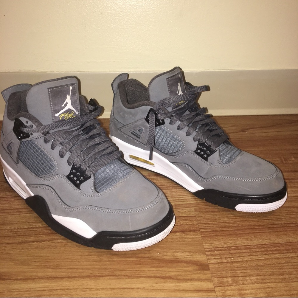 Wolf grey Air Jordan 4s